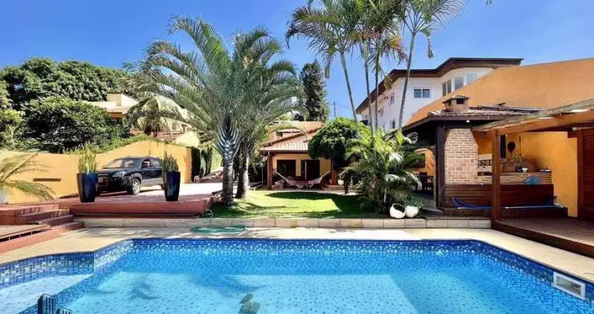 CondOMÍNIO Chácara dos Lagos - Casa Alto Padrão no Condomínio  Chácara dos Lagos - 3 dorms / 1 suíte, gourmet, piscina e Lareira!