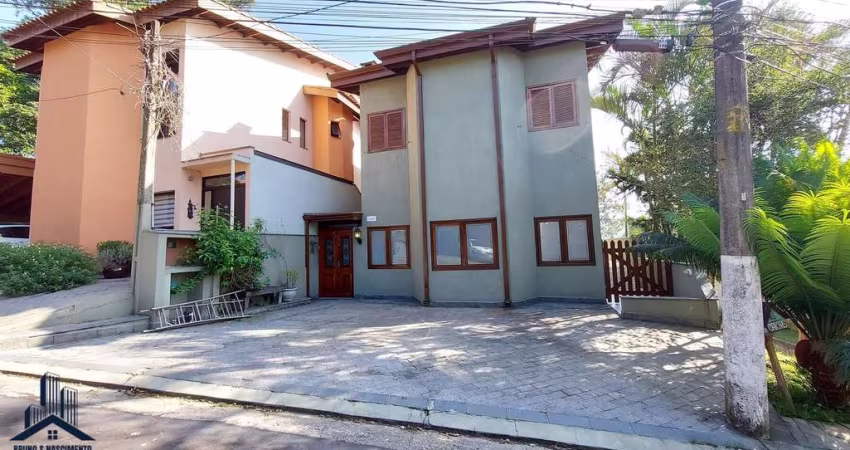 Condomínio Petit Village - Linda casa para locação em Cotia/SP na Chácara Pavoeiro no condomínio Petit Village com 173m²