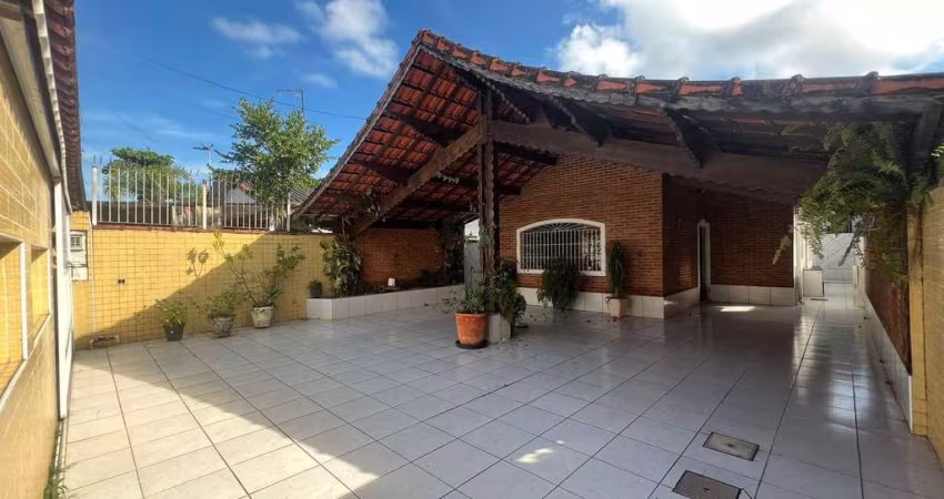 Casa com 3 quartos, Melvi, Praia Grande - R$ 480 mil, Cod: 3383