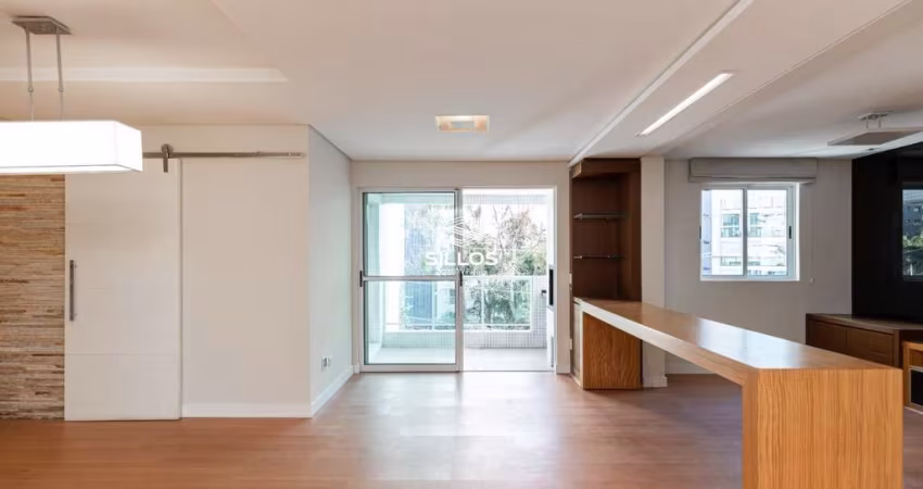 Apartamento semimobiliado com 3 quartos para alugar no Ecoville em Curitiba