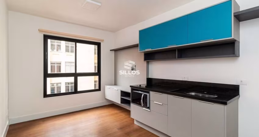 Studio mobiliado à venda no Centro de Curitiba