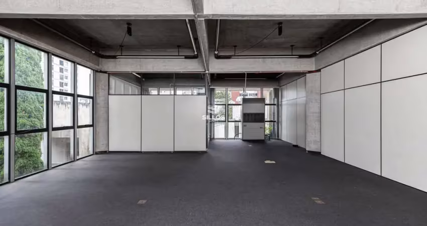 Loja comercial com 1.000 m² de área construída no água verde em curitiba