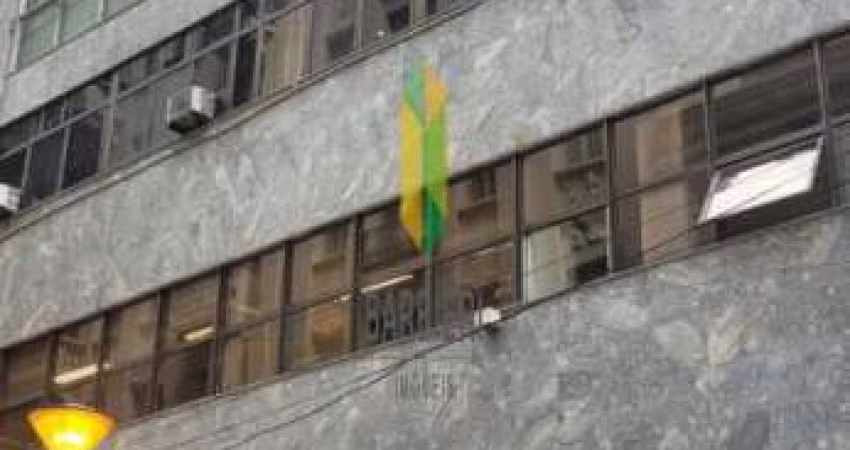 Sala com 195,95 m2 ( Andar inteiro ) na Rua Uruguai Bairro Centro Histórico