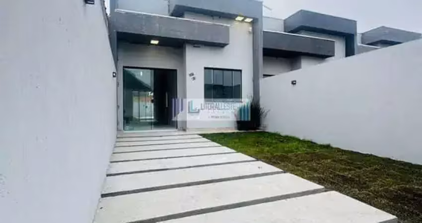 Residência contendo 2 dormitórios sendo uma suíte e  amplo quintal com piscina.