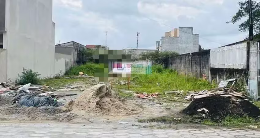 Amplo terreno a venda com 480m², escritura e registro de imóveis, próx. ao mar.