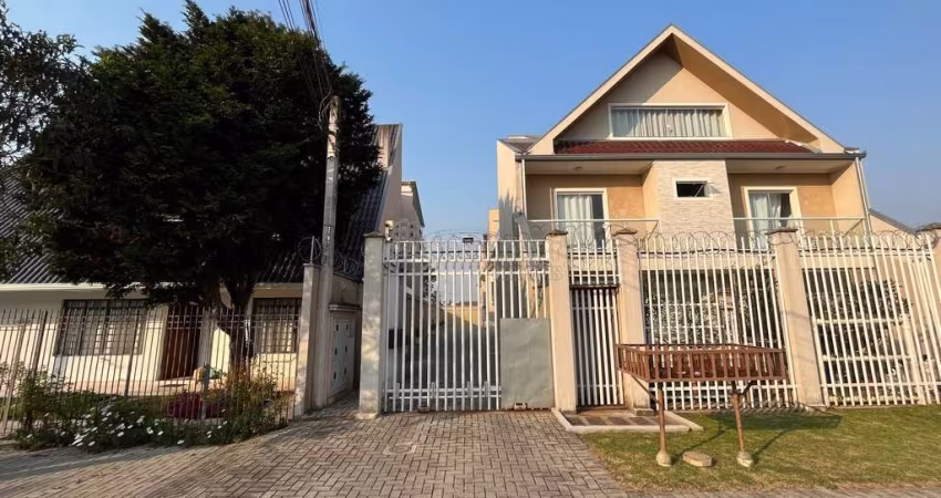 Sobrado com 3 quartos  para alugar, 150.00 m2 por R$3000.00  - Boqueirao - Curitiba/PR