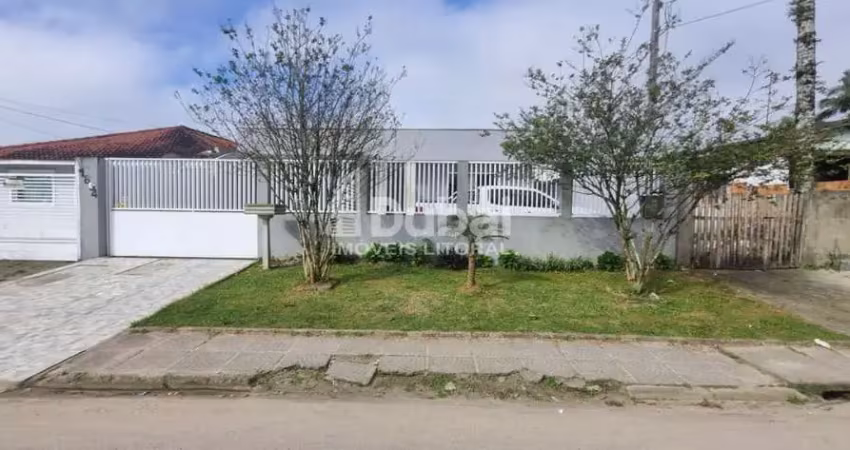 Casa para venda em guaratuba, piçarras, 3 dormitórios, 1 suíte, 1 banheiro, 5 vagas