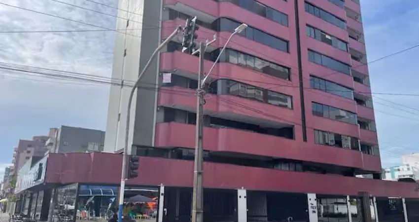 Apartamento no centro a poucos metros da Praia central.