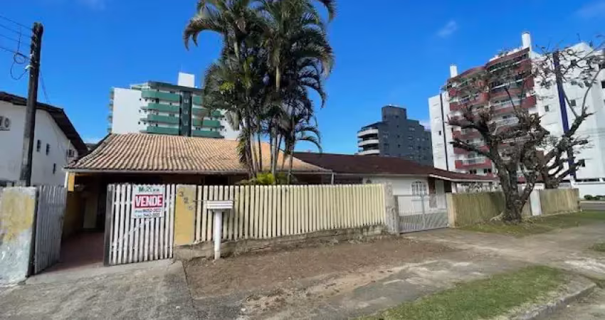 Casa com 6 quartos à venda na Rua Generoso Marques, 325, Centro, Guaratuba