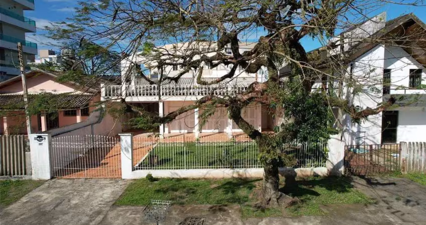 Casa com 2 quartos à venda na Rua João Cândido, 1175, Centro, Guaratuba