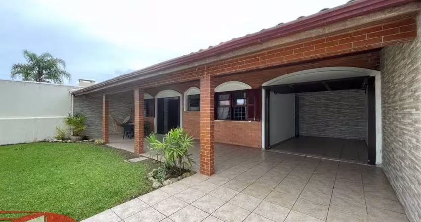 Casa com 3 quartos para alugar na Rua Apucarana, 972, Brejatuba, Guaratuba