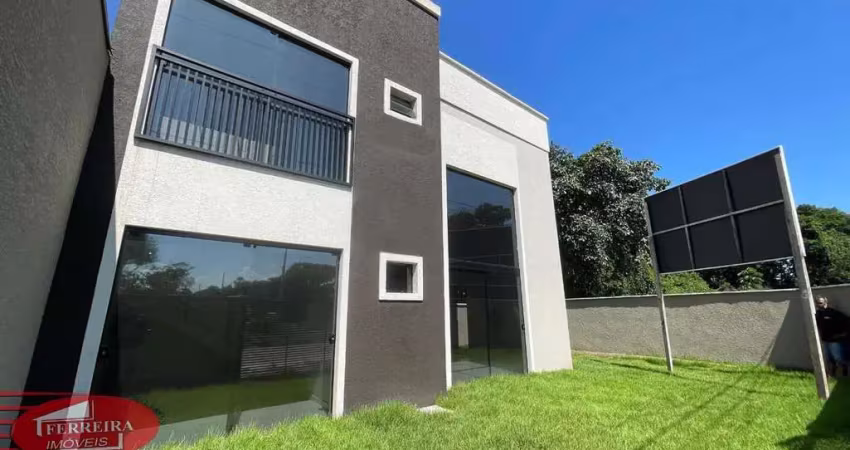 Casa à venda na Rua Cornélio Kloster esquina com Avenida Paraná, Nereidas, Guaratuba