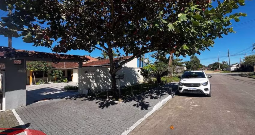 Casa Com Edícula