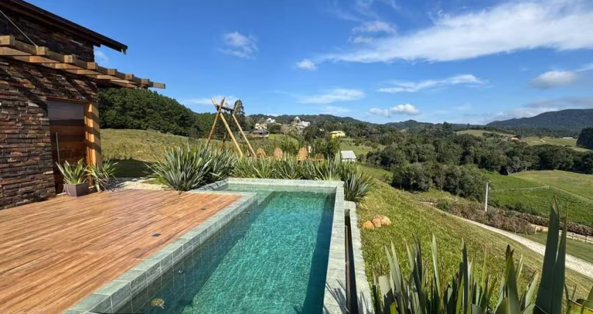 CONDOMÍNIO JARDIM DA SERRA - CASA MOBILIADA COM 03 DORMITÓRIOS EM RANCHO QUEIMADO