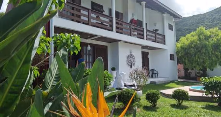 CASA A 150 METROS DA PRAIA DE TAQUARAS EM BALNEÁRIO CAMBORIÚ