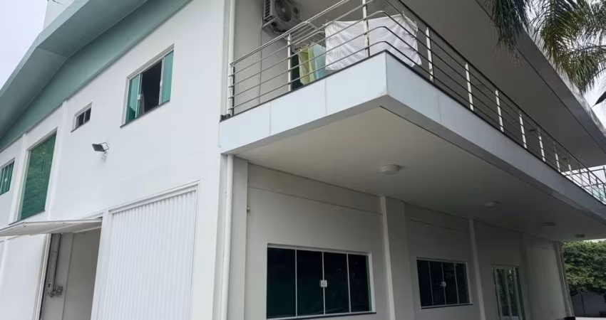 CASA ALTO PADRÃO COM VISTA LIVRE PARA PRAIA DE CABEÇUDAS EM ITAJAÍ