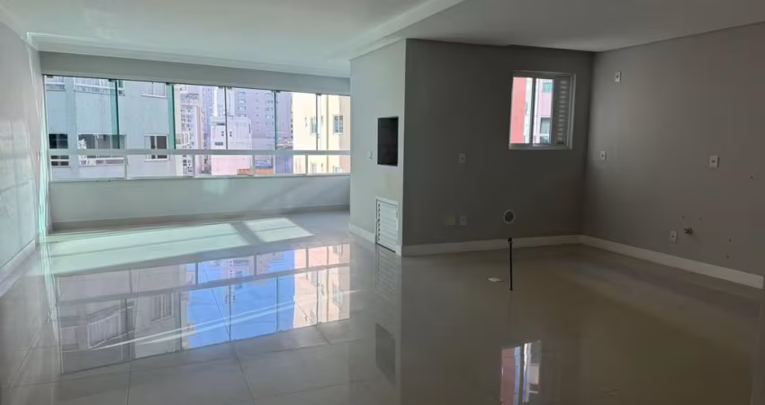 LORENA CRISTINA - APARTAMENTO DIFERENCIADO COM 03 SUÍTES EM BALNEÁRIO CAMBORIÚ