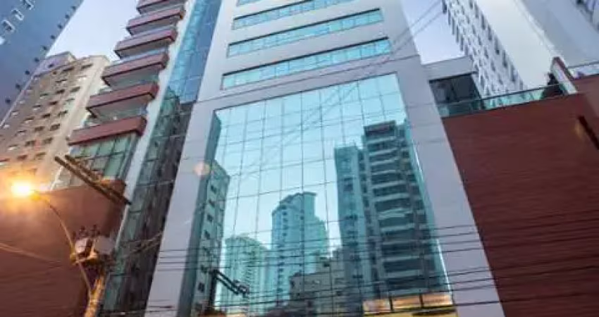 LUAR BIASA - APARTAMENTO MOBILIADO COM 03 SUÍTES BALNEÁRIO CAMBORIÚ