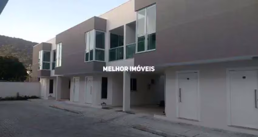 Sobrado Geminado à Venda com 02 Suítes sendo 01 Máster Localizado em Balneário Camboriú - SC