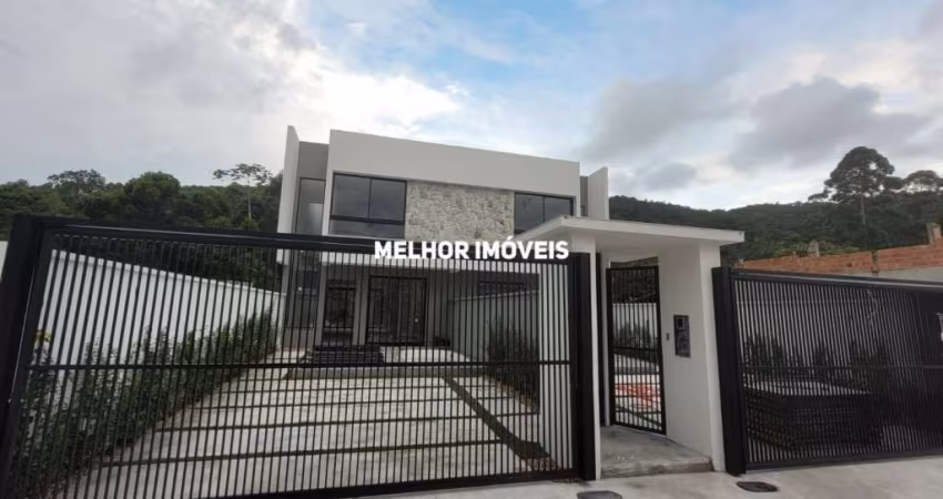 Sobrado Alto Padrão com 03 suítes, localizado no Terras Altas em Camboriú.
