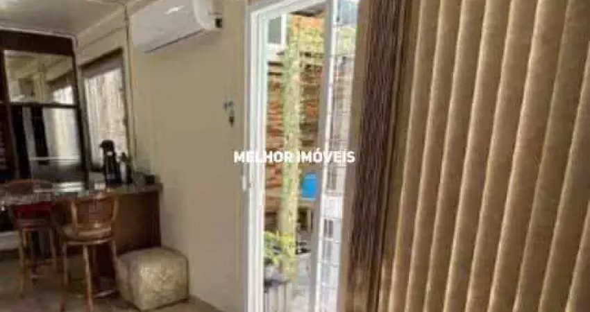 Casa à venda semi mobiliada com piscina e edícula localizada no centro de balneário camboriú