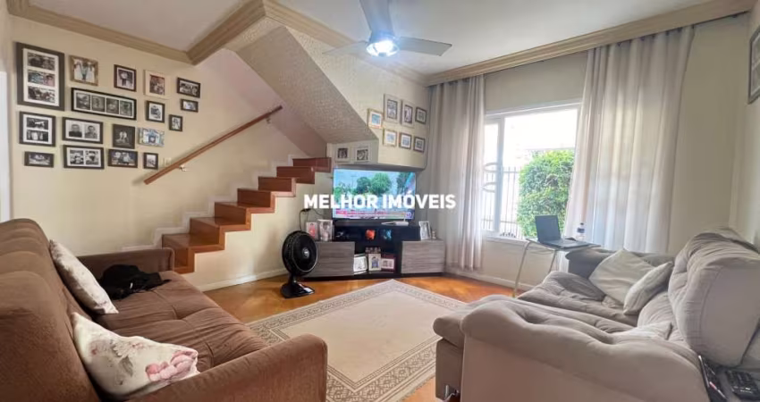 Casa a venda com 260 m² no Centro Sul de Balneário Camboriú com 9 quartos, 06 banheiros e 04 vagas na garagem e 02 Kitnet no fundo.