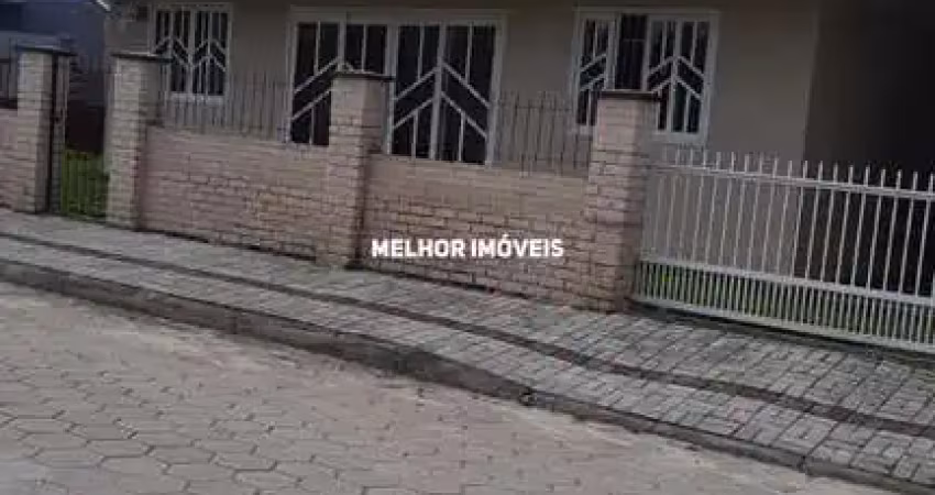 Casa com 06 dormitórios no Bairro Itacolomi - Balneário Piçarras - SC