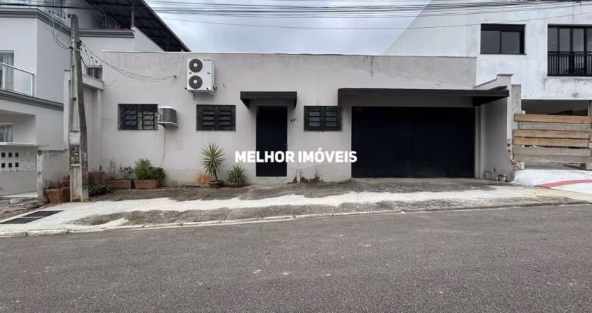 Galpão comercial á venda no bairro das Nações em Balneário Camboriú.