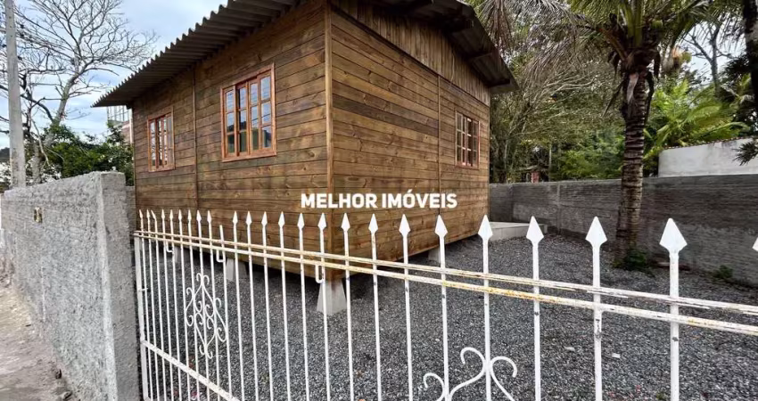 Locação anual casa com 2 dormitórios no bairro jardim iate club em balneário camboriú.