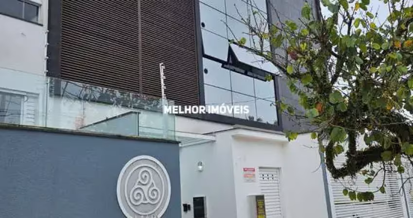 Mar absoluto - apartamento mobiliado á venda com 3 dormitórios, spa privativo, churrasqueira e piscina localizado na praia dos amores.