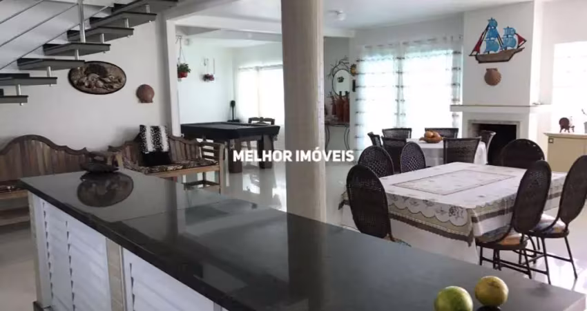 Casa  mobiliada decorada à venda com 06 suítes, piscina localizada na quadra mar no bairro praia do estaleiro em balneário camboriú - sc