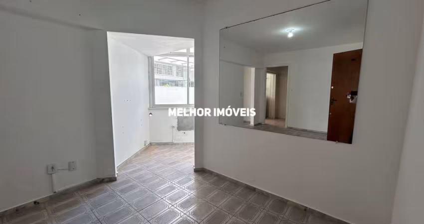 Apartamento semi mobiliado para locação anual com 1 dormitório localizado no centro de Balneário Camboriú.