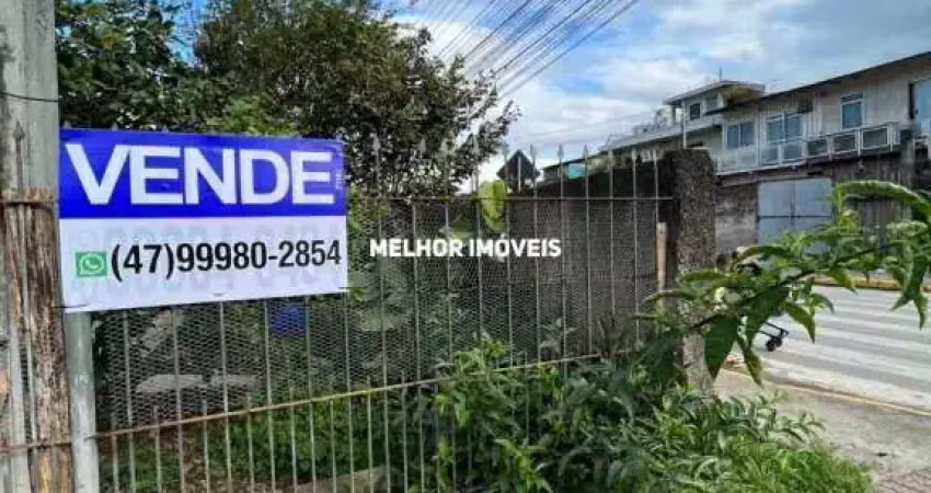 Casa à Venda com 04 dormitórios, localizado no Bairro Monte Alegre em Camboriú -SC