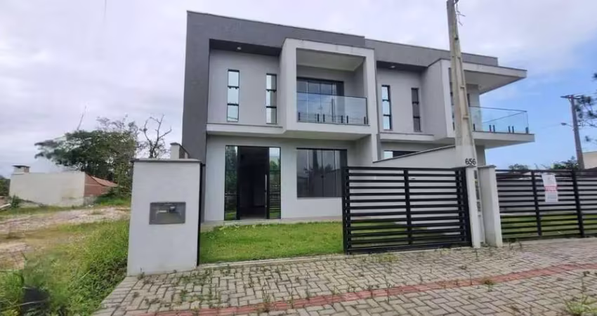 Sobrado balneário volta a mundo i apenas 650 metros do mar.