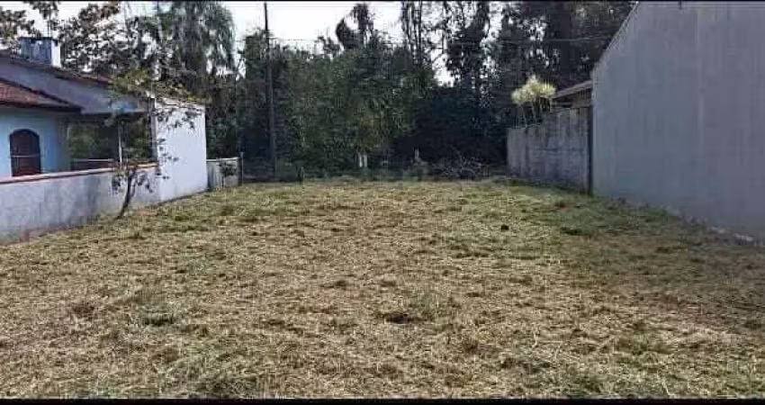 Terreno limpo a apenas 400 metros da praia pronto para construir