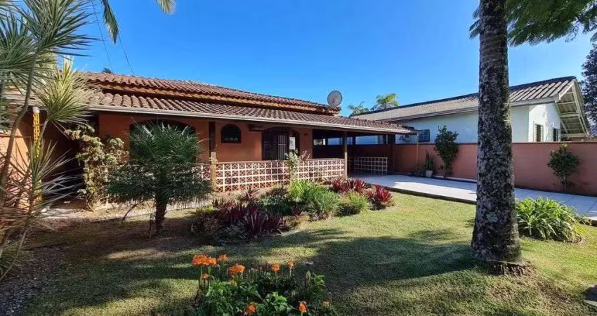 Casa com amplo quintal balneário gleba ii bairro itapema do norte em itapoá/sc.