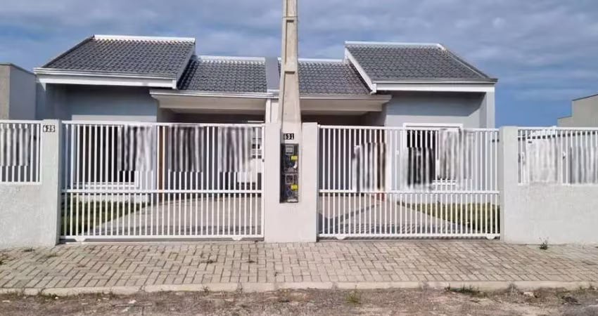 Casa nova c/ 1 suite + 2 dormitórios, churrasqueira e quintal nos fundos