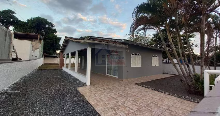 Casa sozinha no terreno no Centro de Itapema do Norte 450m²
