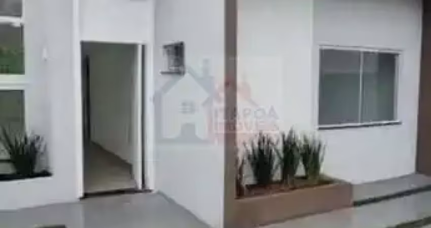 CASA COM 2 QUARTOS SENDO 1 SUÍTE, PISCINA SALA COM PÉ DIREITO ALTO.