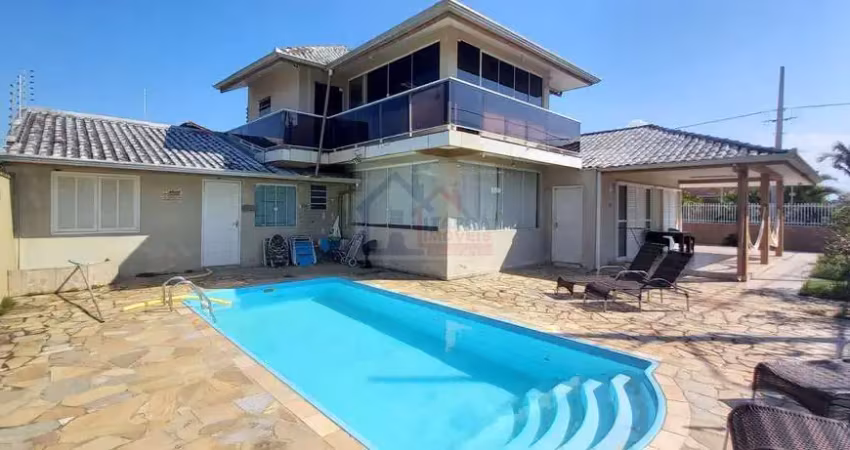 Sobrado Duplex com piscina a apenas 470 metros da praia