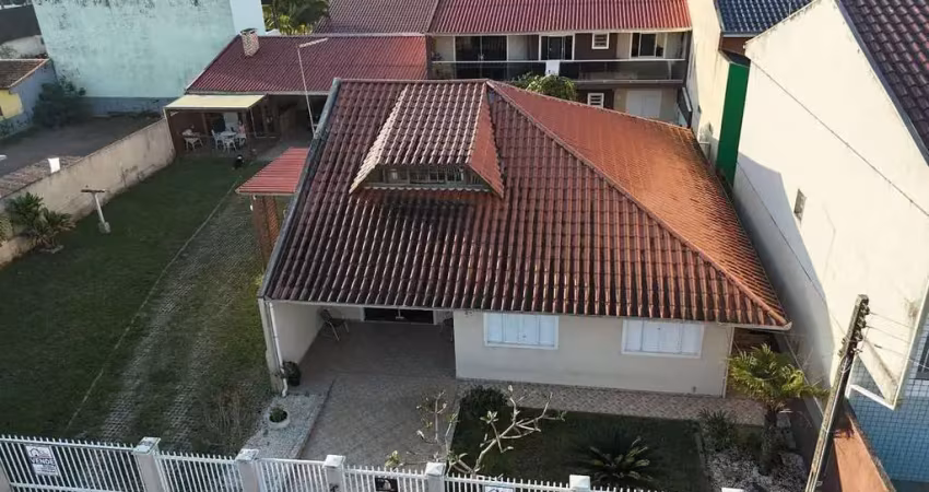 Casa com ático e sobrado em itapoá/sc. terreno de 720 m².