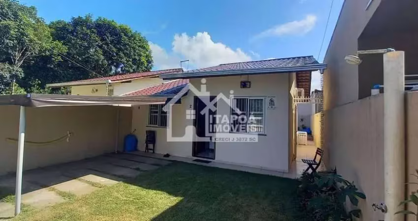 Casa com piscina, mobiliada a apenas 650 metros da praia