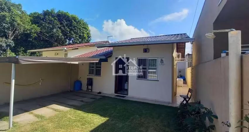 Casa com piscina, mobiliada  apenas 650 metros da praia