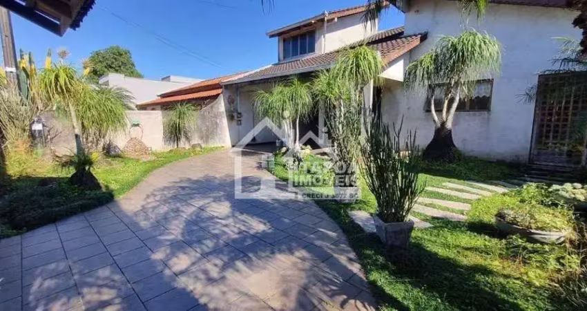 Casa com 1 suíte + 1 dormitório + piscina e amplo jardim