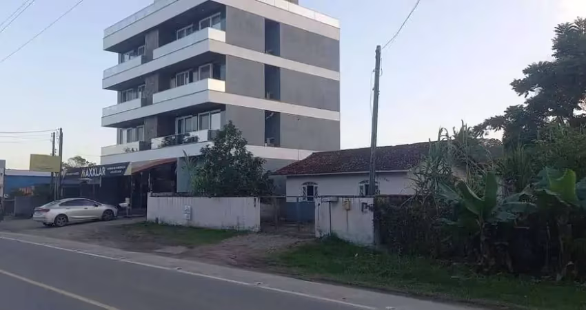 Casa em localização comercial, na avenida joão horácio vieira, no centro- itapoá
