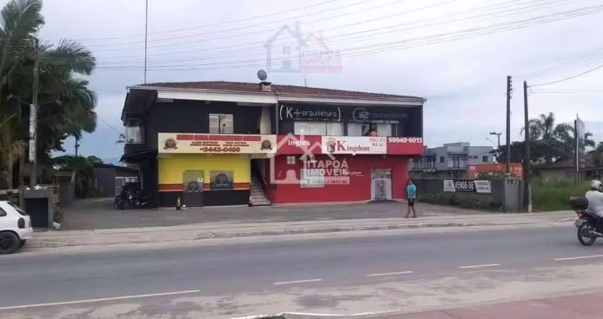Prédio comercial e residencial com 5 salas + 2 kitnet/ + 1 casa,  localizada avenida celso ramos