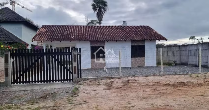 Casa de alvenaria localizada ao lado do riviera santa maria em itapoá/sc