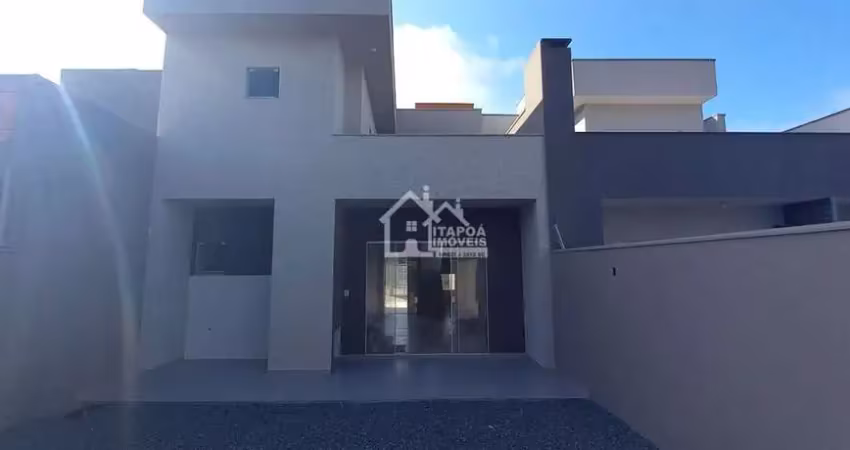 Sobrado com dormitório no térreo balneário paese em itapoá/sc