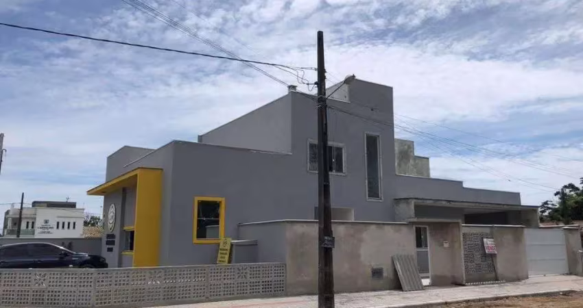 Sobrado + sala comercial localizada avenida dra.zilda arns neumann,  apenas 450 metros do mar em itapoá/sc.
