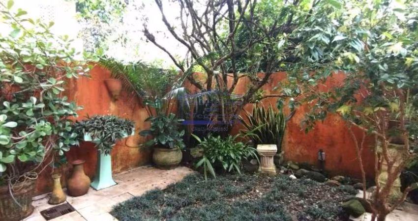 Impecável casa em condomínio à venda em Porto Alegre-RS, bairro Ipanema: 3 quartos, 1 suíte, 3 salas, 3 banheiros, 1 vaga, 266m²